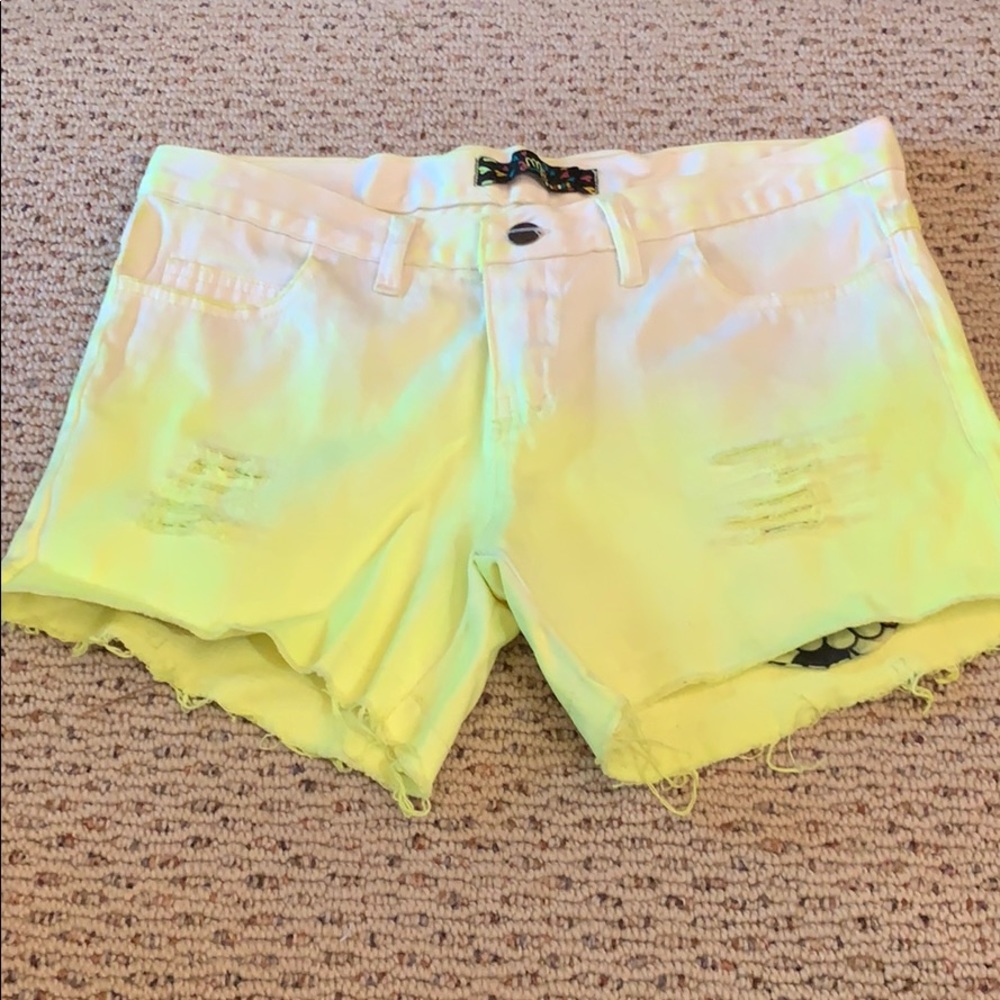 white & yellow ombré shorts flower design pockets